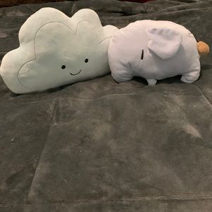 Pillow & Stuffed Animal